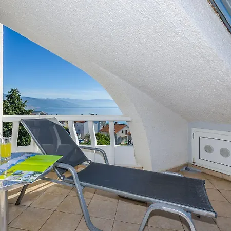Traumhaftes Mit Beeindruckendem Meerblick Und Mediterranem Garten Apartman