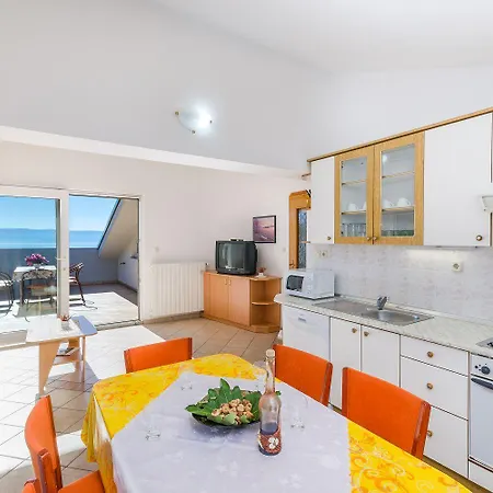 Traumhaftes Mit Beeindruckendem Meerblick Und Mediterranem Garten Apartment Novi Vinodolski