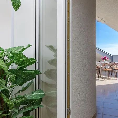 Traumhaftes Mit Beeindruckendem Meerblick Und Mediterranem Garten *