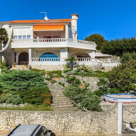Traumhaftes Mit Beeindruckendem Meerblick Und Mediterranem Garten Apartman Novi Vinodolski