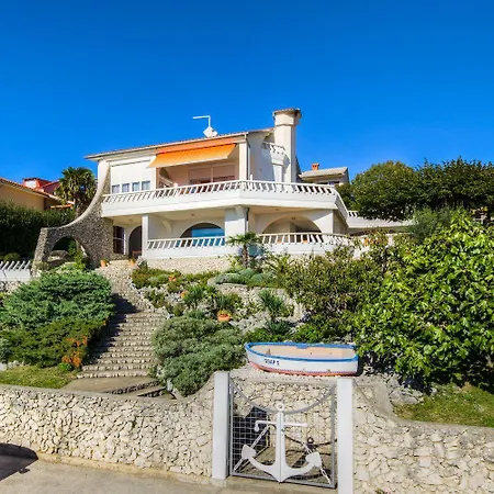 Traumhaftes Mit Beeindruckendem Meerblick Und Mediterranem Garten