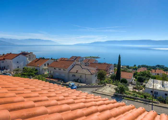 Apartment Traumhaftes Mit Beeindruckendem Meerblick Und Mediterranem Garten Novi Vinodolski