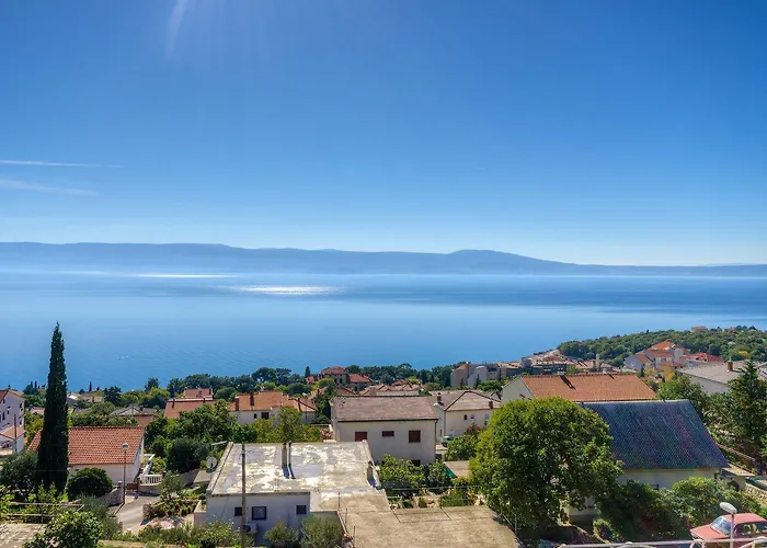 Apartment Traumhaftes Mit Beeindruckendem Meerblick Und Mediterranem Garten Novi Vinodolski