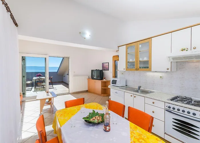 Traumhaftes Mit Beeindruckendem Meerblick Und Mediterranem Garten Apartment Novi Vinodolski