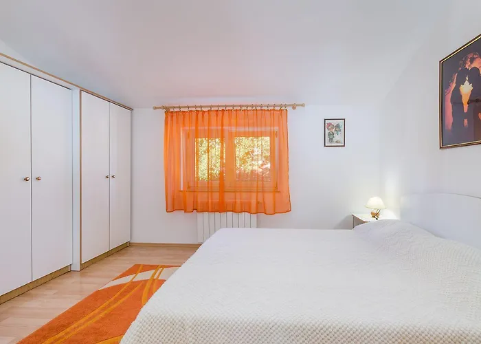 Traumhaftes Mit Beeindruckendem Meerblick Und Mediterranem Garten *
