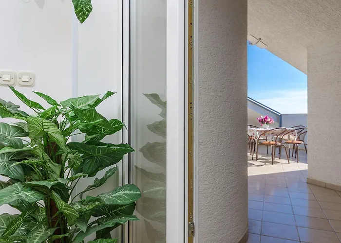 Traumhaftes Mit Beeindruckendem Meerblick Und Mediterranem Garten *