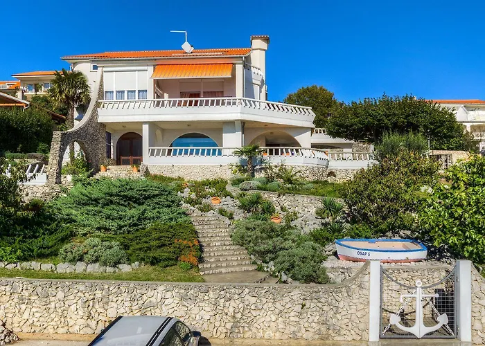 Traumhaftes Mit Beeindruckendem Meerblick Und Mediterranem Garten Daire Novi Vinodolski