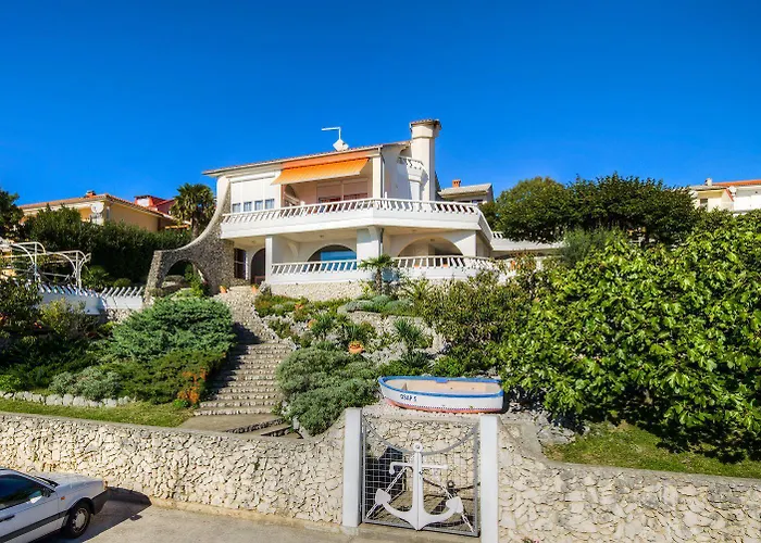 Traumhaftes Mit Beeindruckendem Meerblick Und Mediterranem Garten