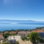 Lägenhet Traumhaftes Mit Beeindruckendem Meerblick Und Mediterranem Garten Novi Vinodolski