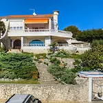 Traumhaftes Mit Beeindruckendem Meerblick Und Mediterranem Garten Lägenhet Novi Vinodolski