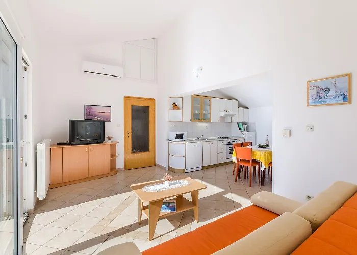 Apartamento Traumhaftes Mit Beeindruckendem Meerblick Und Mediterranem Garten