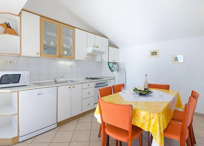 Traumhaftes Mit Beeindruckendem Meerblick Und Mediterranem Garten Novi Vinodolski